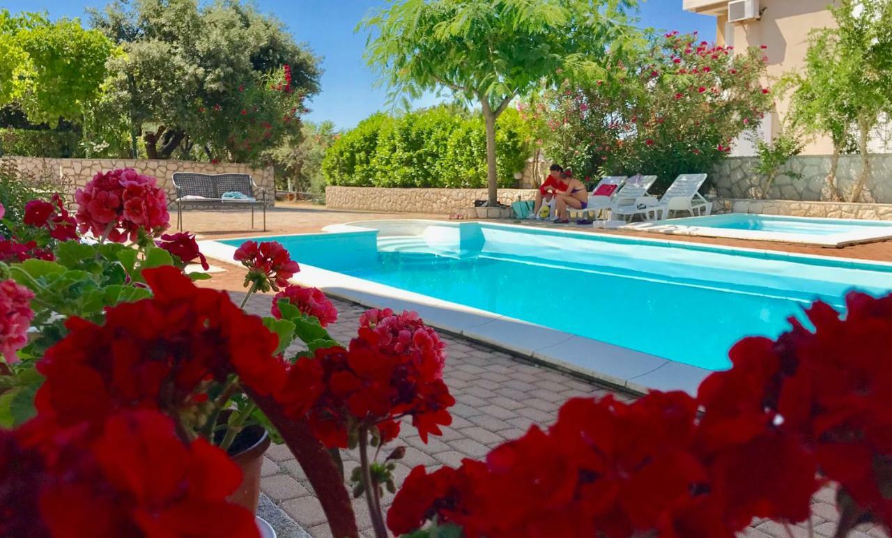 Apartments Villa Ana Mandre Exterior photo