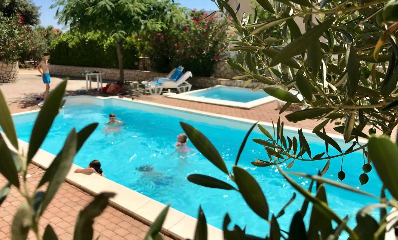 Apartments Villa Ana Mandre Exterior photo